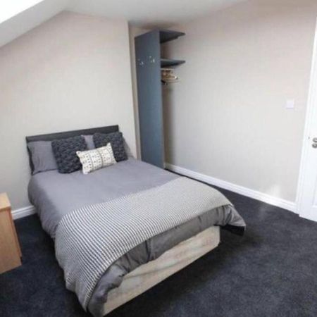 Host Liverpool - City Centre Townhouse, Group Friendly & Parking Exterior photo