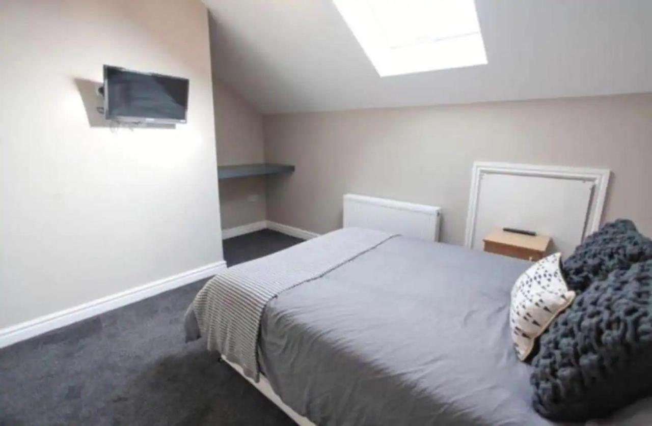 Host Liverpool - City Centre Townhouse, Group Friendly & Parking Exterior photo