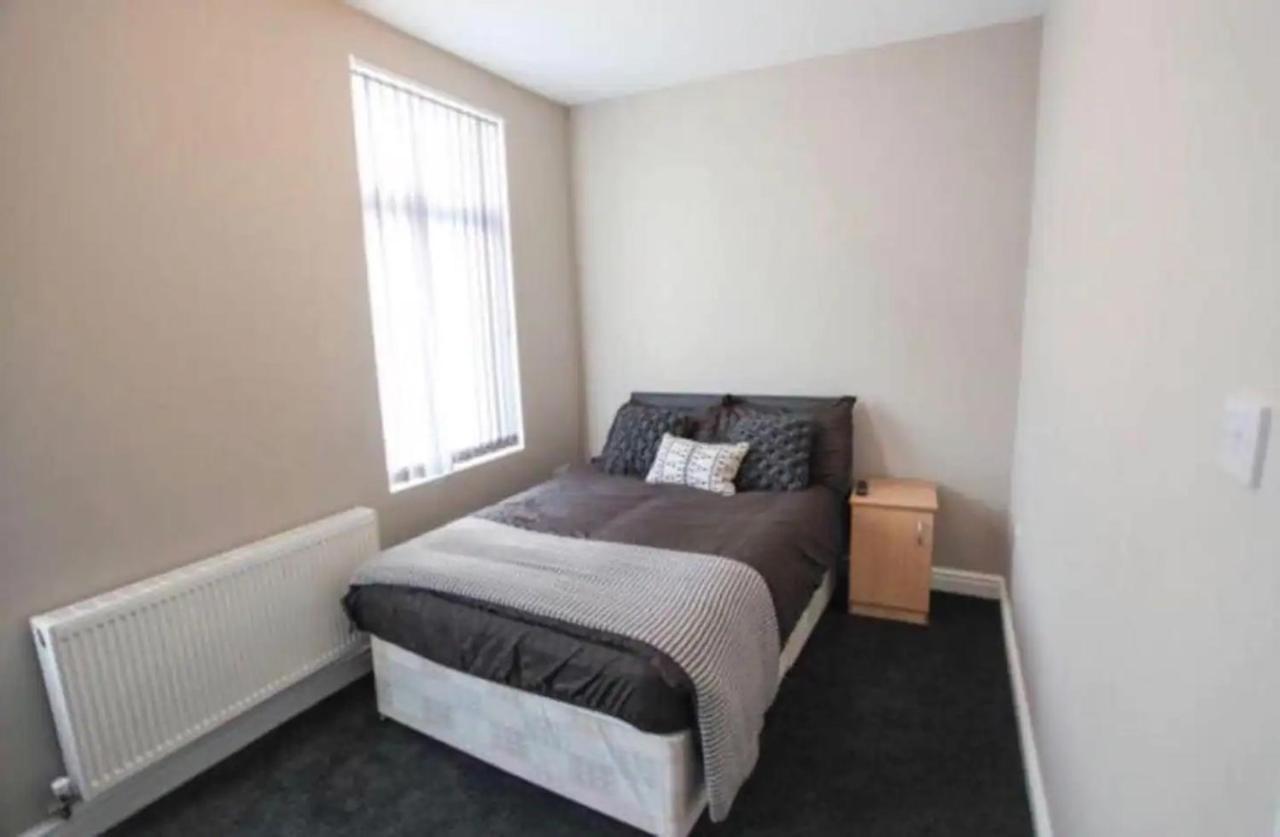 Host Liverpool - City Centre Townhouse, Group Friendly & Parking Exterior photo